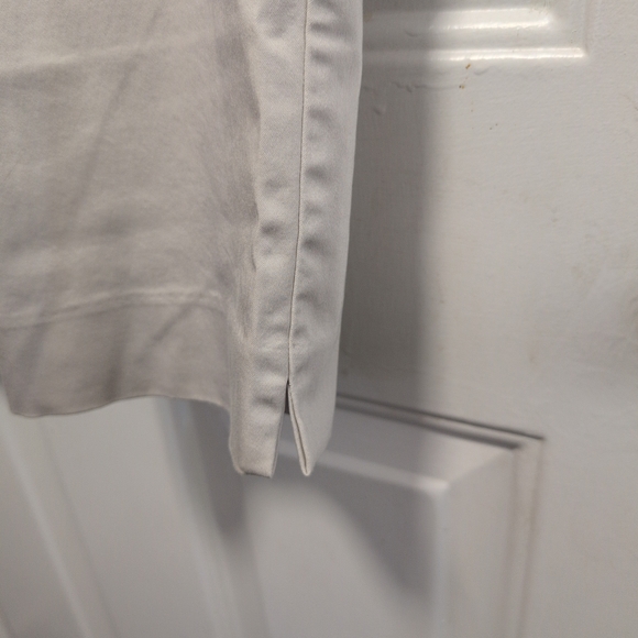 Ricki's Elegant Cream Capris - Picture 5 of 9